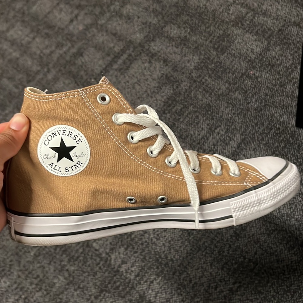 Tan converse - Picture 3 of 3